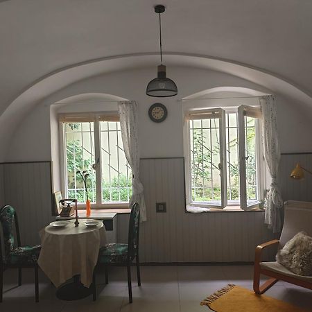 Vintage Room With Garden View Bratislava Exterior photo