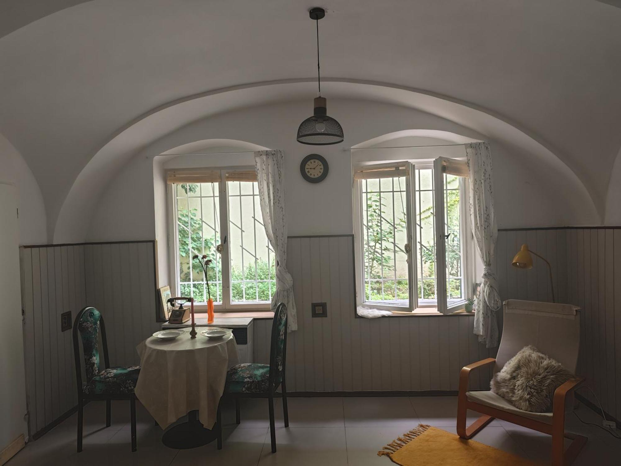 Vintage Room With Garden View Bratislava Exterior photo